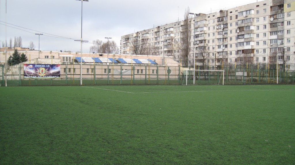 Футбольне поле 100х67 зі штучним покриттям